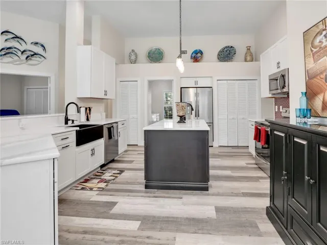 Large kitchen space for entertaining and cooking