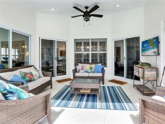 Covered lanai with plenty of space for entertaining