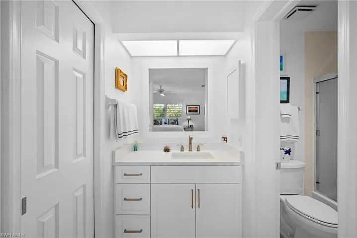 Ensuite bathroom with vanity and combined bath / shower with glass door