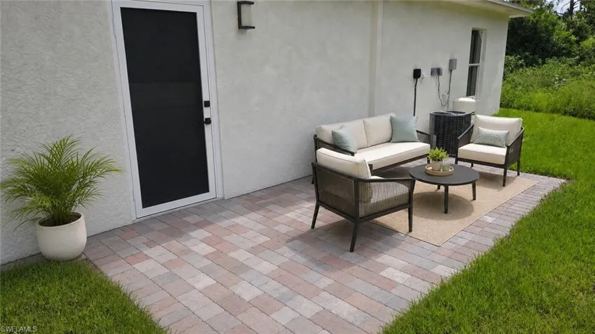 1120 Ravenswood St E, Lehigh Acres, Florida 33974