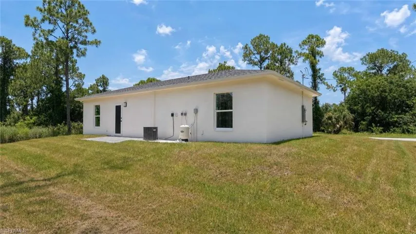 1120 Ravenswood St E, Lehigh Acres, Florida 33974