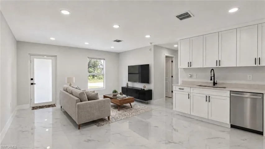 1120 Ravenswood St E, Lehigh Acres, Florida 33974