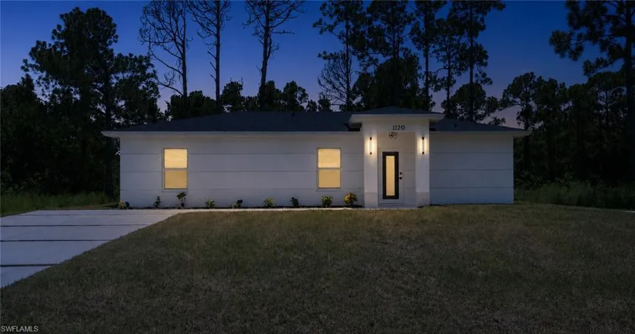 1120 Ravenswood St E, Lehigh Acres, Florida 33974
