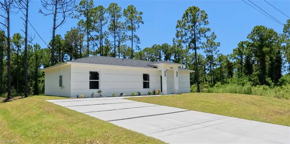 1120 Ravenswood St E, Lehigh Acres, Florida 33974