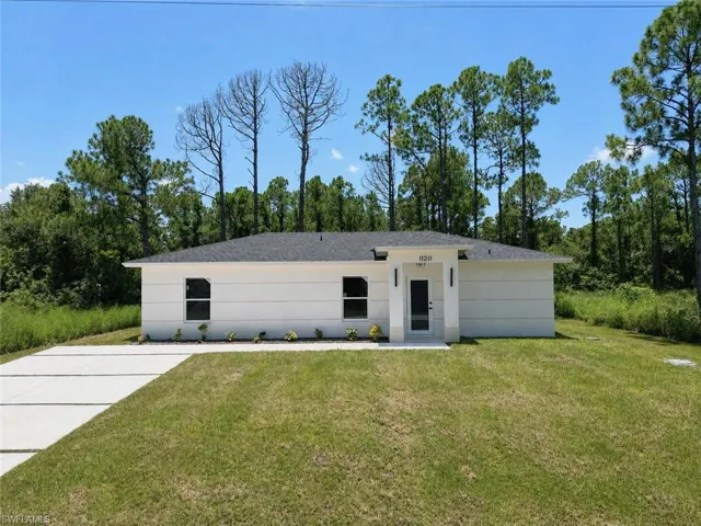 1120 Ravenswood St E, Lehigh Acres, Florida 33974