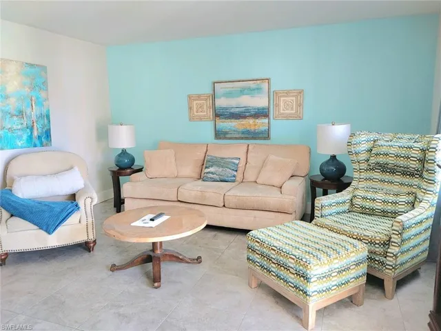 2840  Shoreview  DR, Naples, FL 34112