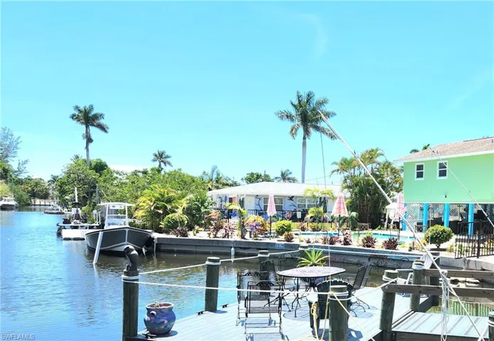 2840  Shoreview  DR, Naples, FL 34112