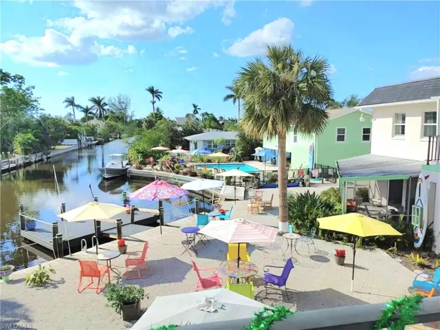 2840  Shoreview  DR, Naples, FL 34112