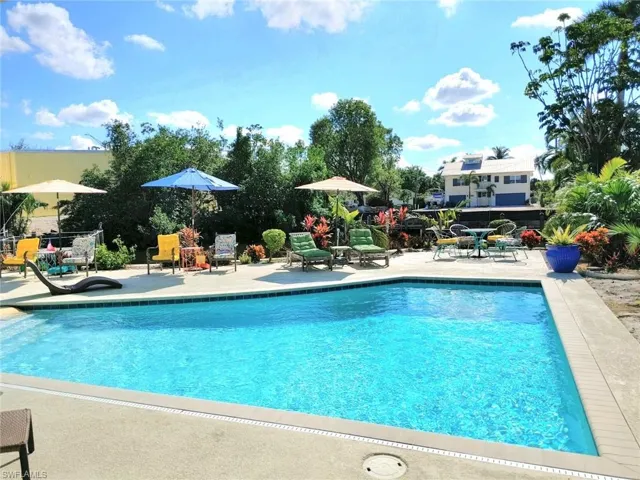 2840  Shoreview  DR, Naples, FL 34112