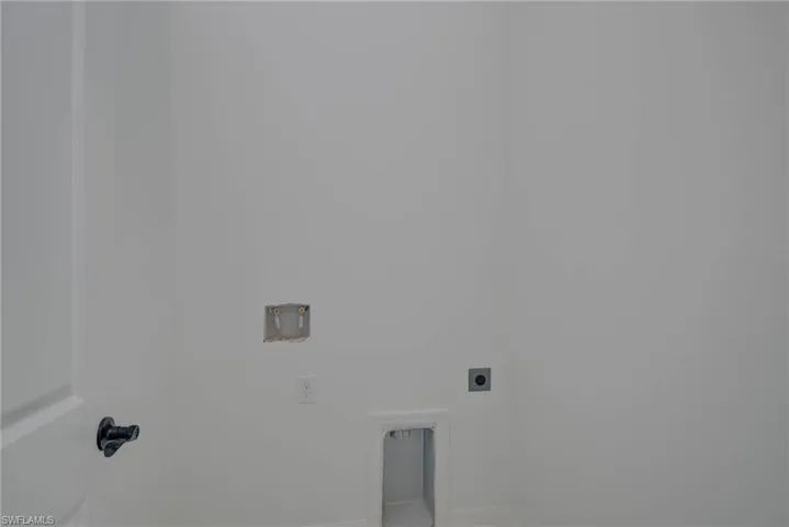 Laundry room with washer hookup and hookup for an electric dryer