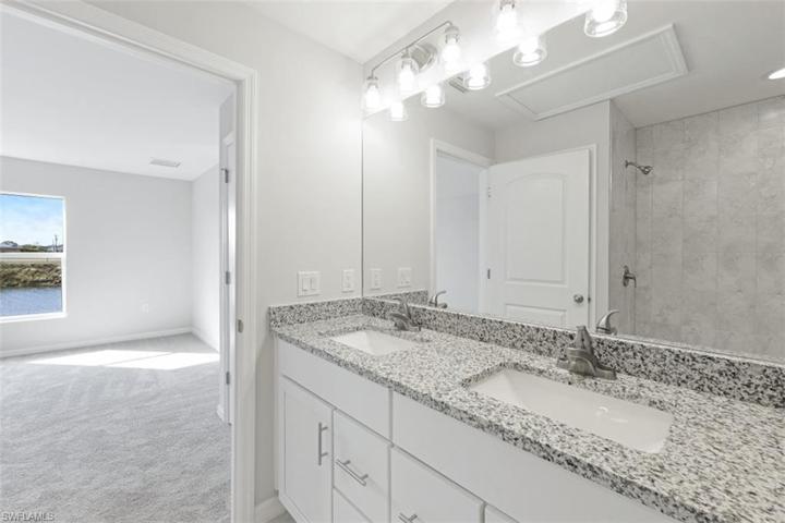 owner's ensuite bath