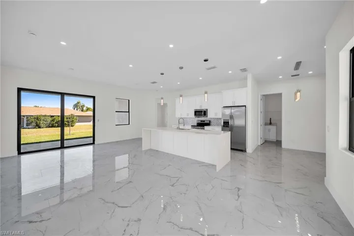 318 SE Van Loon  TER, Cape Coral, FL 33990