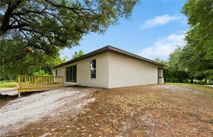 2406 E 23rd St, Alva, Florida 33920