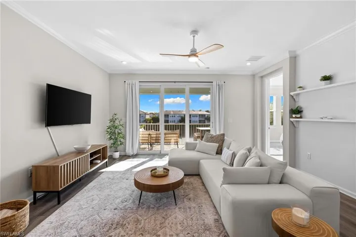 Living room featuring wood finished floors, crown molding, ceiling fan, and recessed lighting