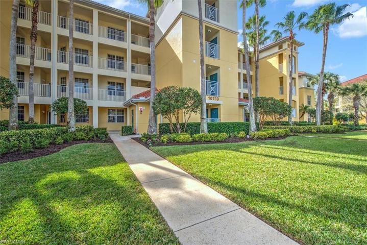 Sugar sand walkways and lush landscaping!