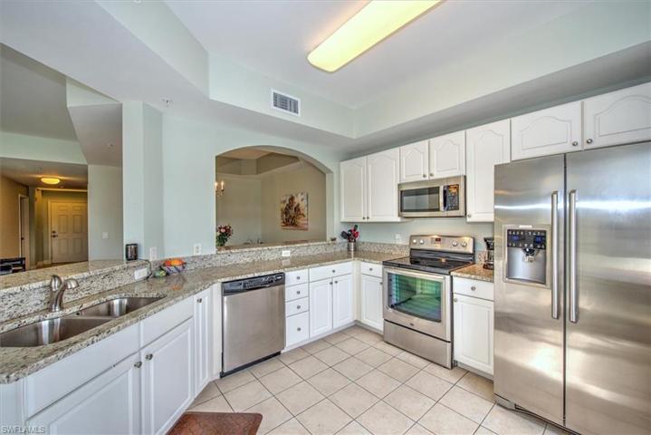 Cabinet packed kitchen complete with stainless steel appliances!