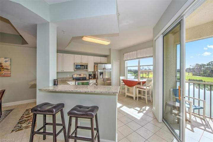 Peninsula breakfast bar with waterfront views!