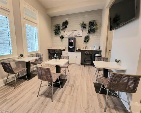 Coffee/Beverage Cafe
