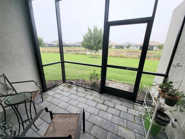 Screened Lanai w/Lake View