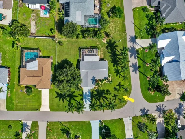Birds eye view of property