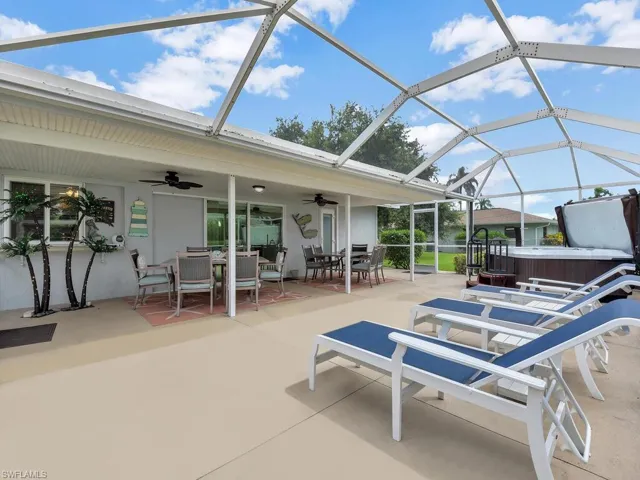 Sunroom / solarium with ceiling fan