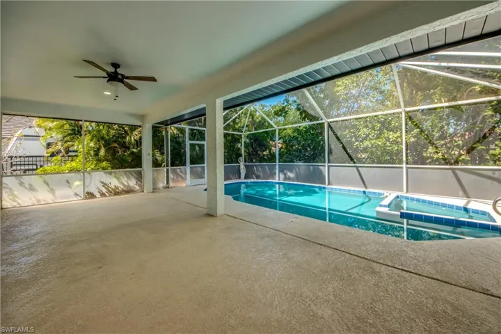 Large, under cover lanai area with ceiling fan