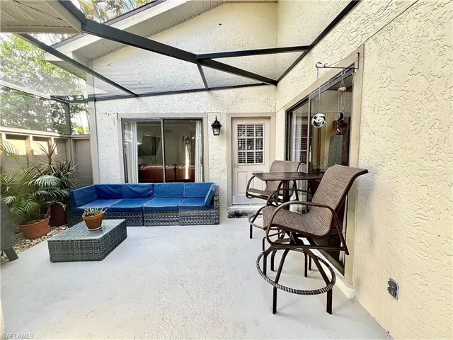 View of patio / Lanai with sliding glass doors