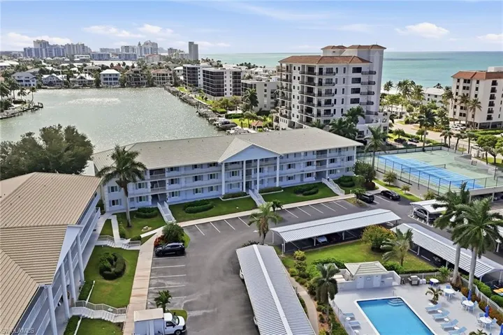 10682 Gulf Shore Dr 305, Naples, Florida 34108