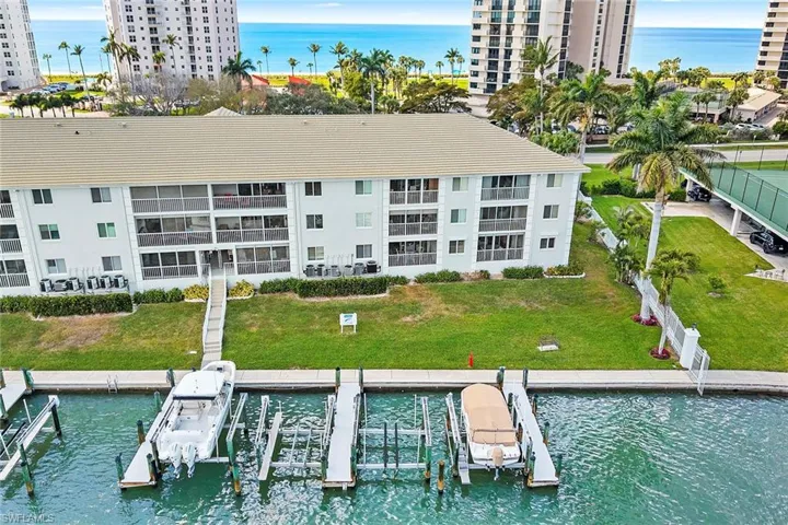10682 Gulf Shore Dr 305, Naples, Florida 34108