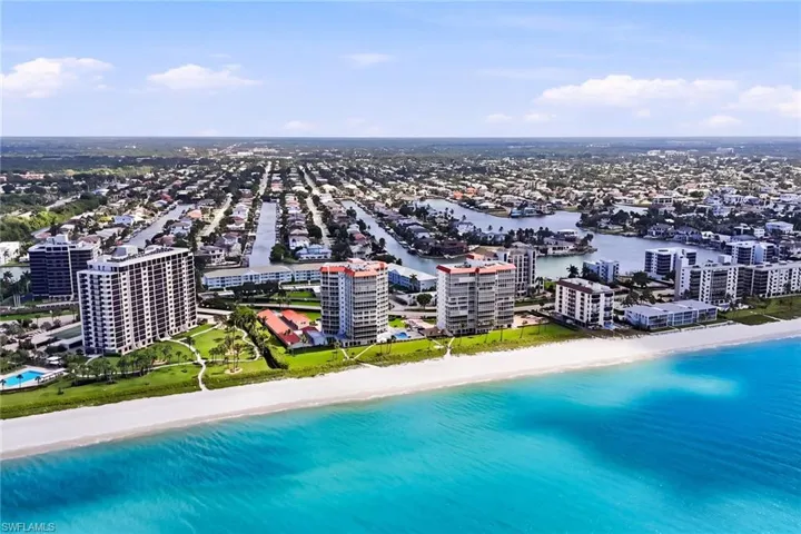 10682 Gulf Shore Dr 305, Naples, Florida 34108