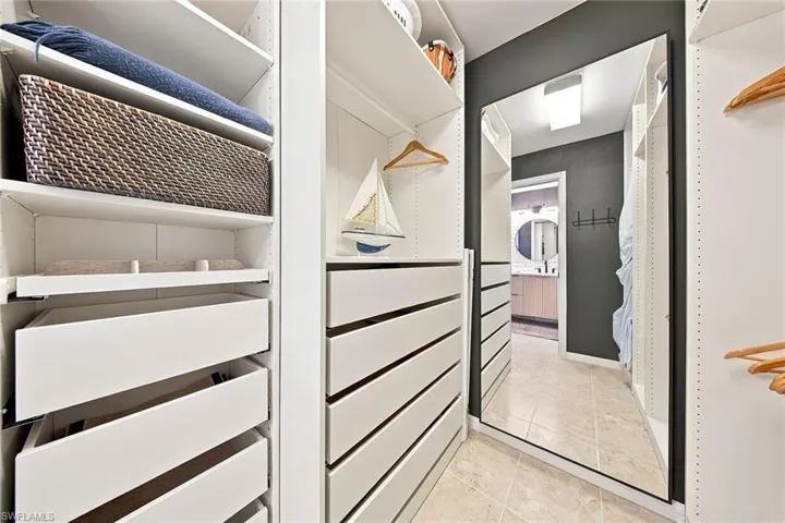 10682 Gulf Shore Dr 305, Naples, Florida 34108