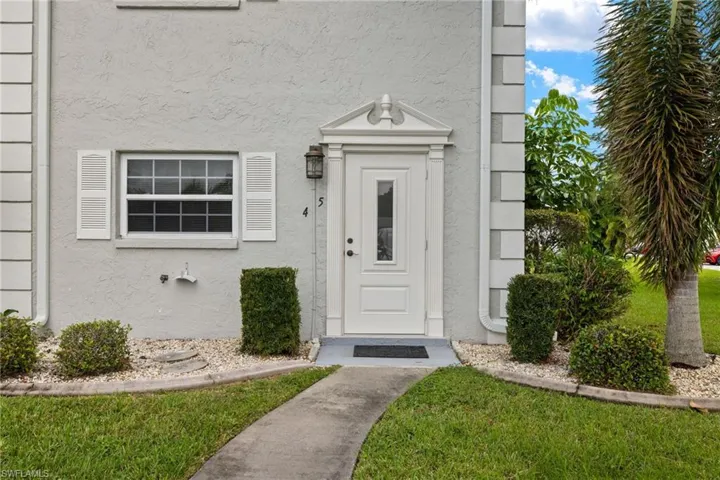 7050  Nantucket  CIR, North Fort Myers, FL 33917