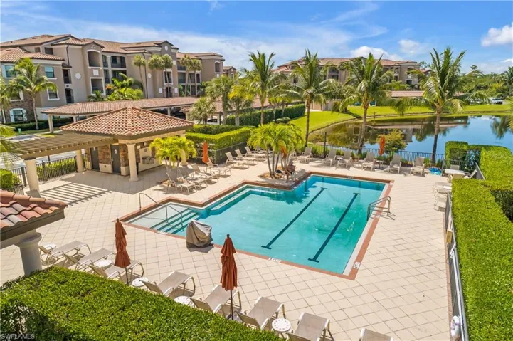 Giaveno satellite pool - 1 of 6 pools in the community