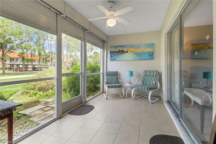 300  Valley Stream  DR, Naples, FL 34113