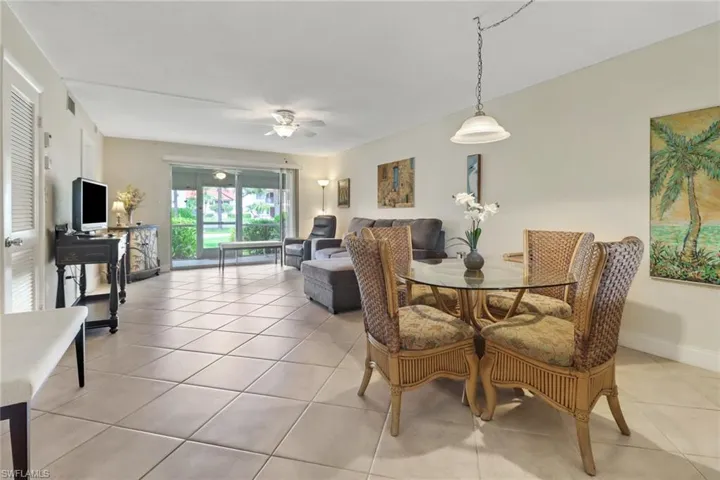 300  Valley Stream  DR, Naples, FL 34113