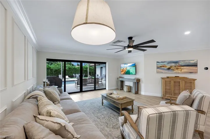 517 Parkwood Ln, Naples, Florida 34103