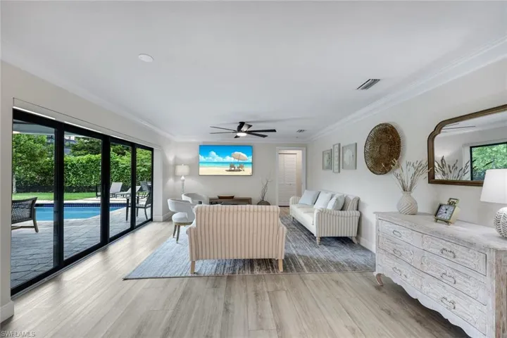 517 Parkwood Ln, Naples, Florida 34103