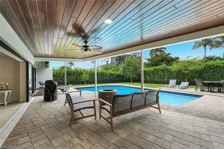 517 Parkwood Ln, Naples, Florida 34103