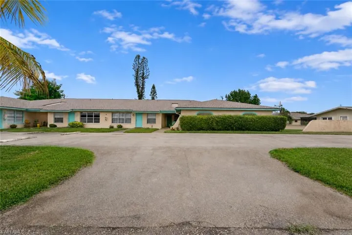 4706 4th Pl 15, Cape Coral, Florida 33904