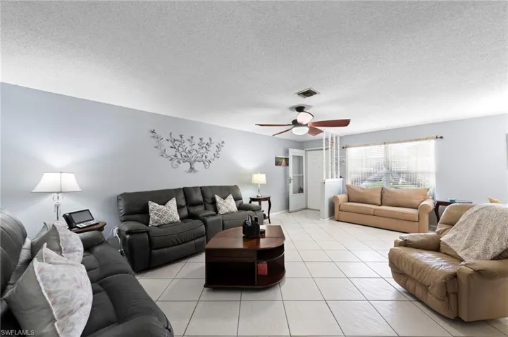 4706 4th Pl 15, Cape Coral, Florida 33904
