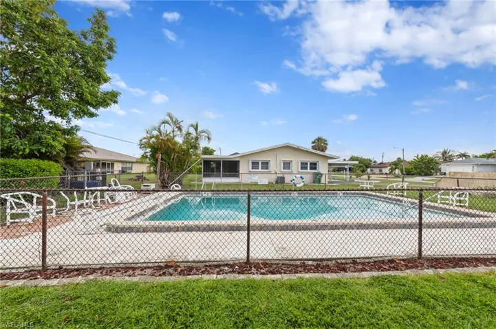 4706 4th Pl 15, Cape Coral, Florida 33904