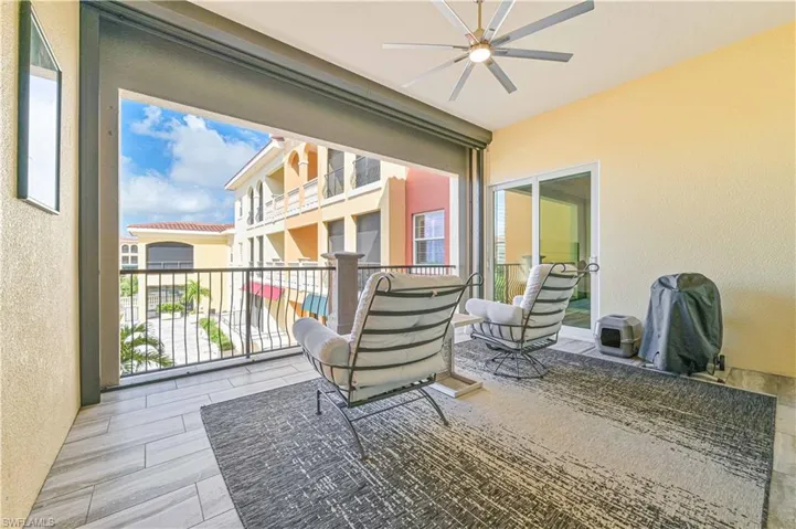 Sunroom / Lanai with ceiling fan