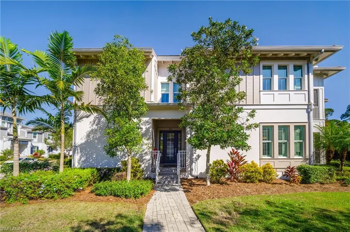 View of front of house featuring a front yard