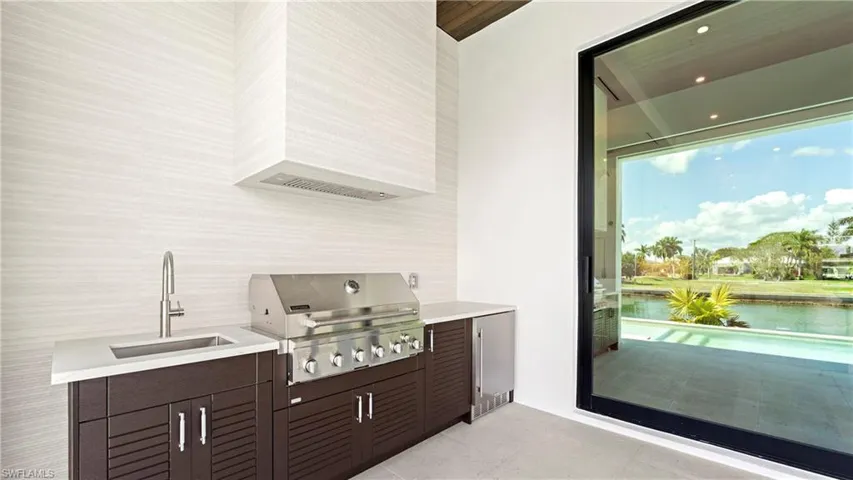 Outdoor Kitchen