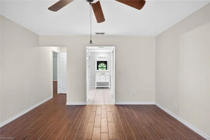 Unfurnished room featuring ceiling fan and wood tiled floors