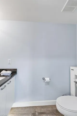 Half bathroom 1st Floor