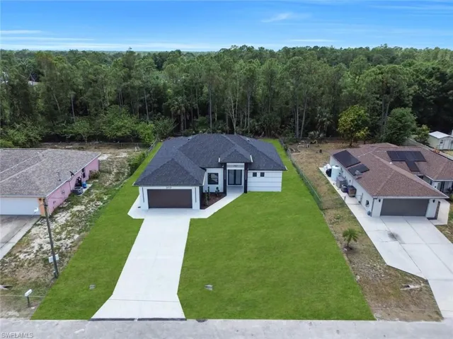 Drone / aerial view featuring a forest view