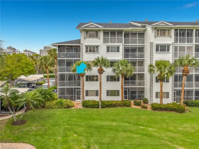 View of apartment building / complex
