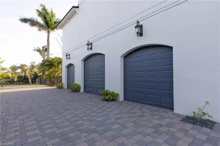 Oversized 3 Car Garage