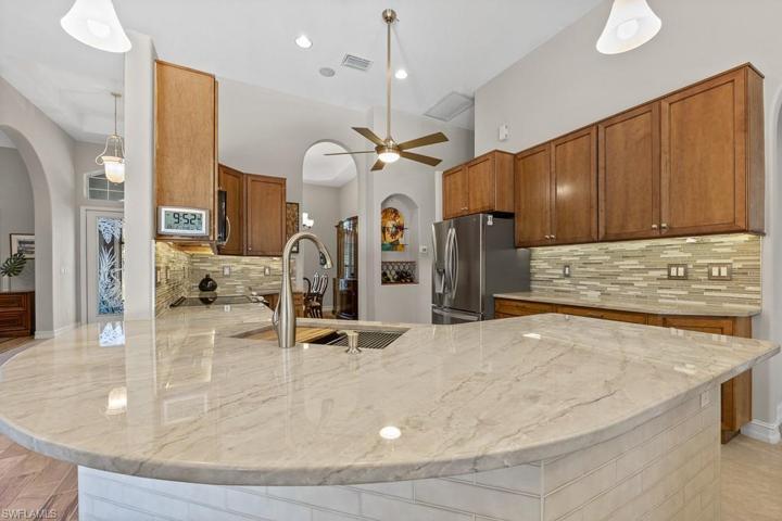 Remodeled & updated kitchen. Eat at the bar, maple cabinets with storage